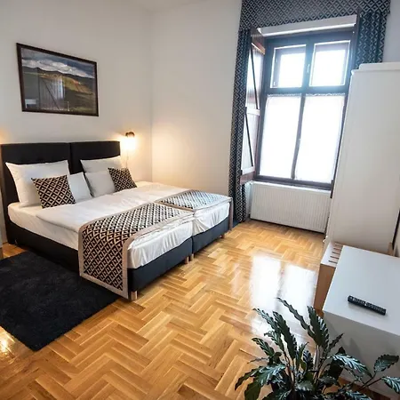 Grossmann Haz Hotel apartamentowy 4*