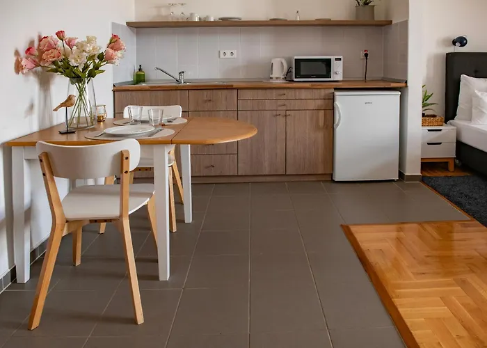 Grossmann Haz Aparthotel 4*